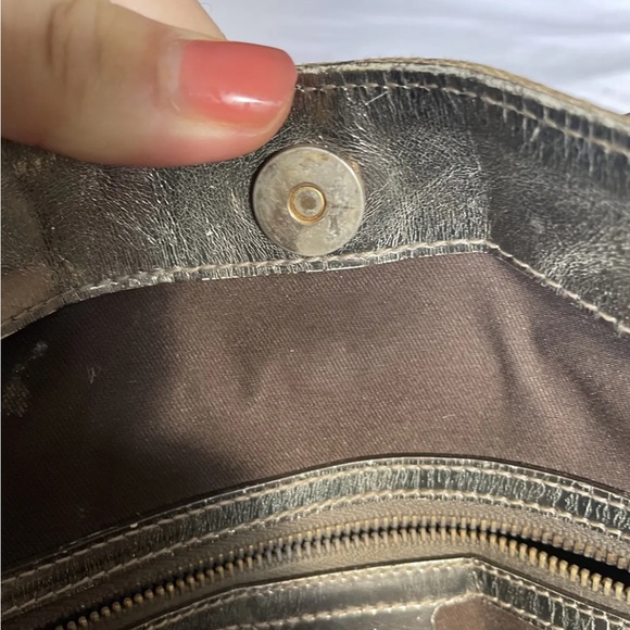 Large Gucci monogram tote with bamboo handles retailed 3500 has been preloved - Picture 4 of 9